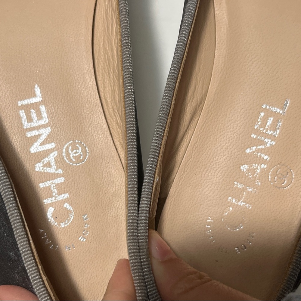 CHANEL Black and Silver Leather Flats - Picture 8 of 9